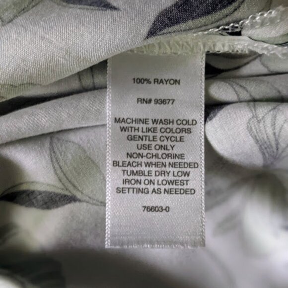 Liz Claiborne sleeveless tunic top - Picture 5 of 6